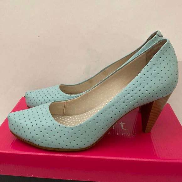 NIB Vida Leve BeSoft Light Blue Leather Heels Made in Brazil - Size (39) US 7 - Picture 2 of 12
